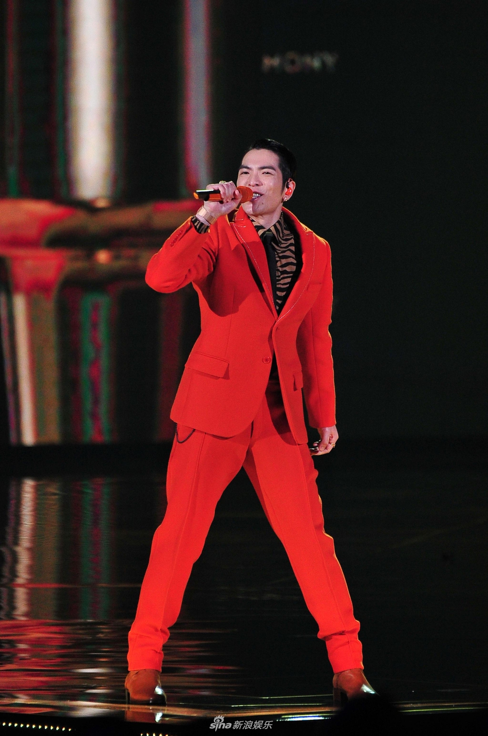 组图萧敬腾金曲结束三天后直播爆哭频频抹泪表示压力大