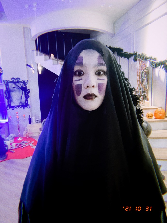 组图：SM万圣节派对爱豆造型百变 神童金玟庭穿姐妹装