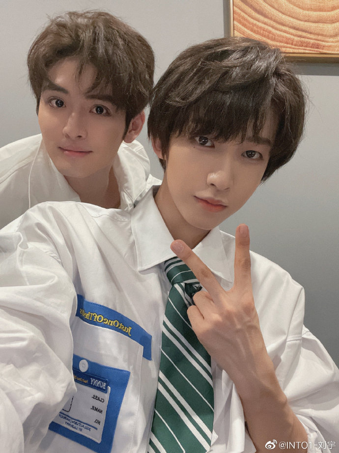 组图:刘宇晒合照卡点为力丸庆生 暖心称"等你回来"