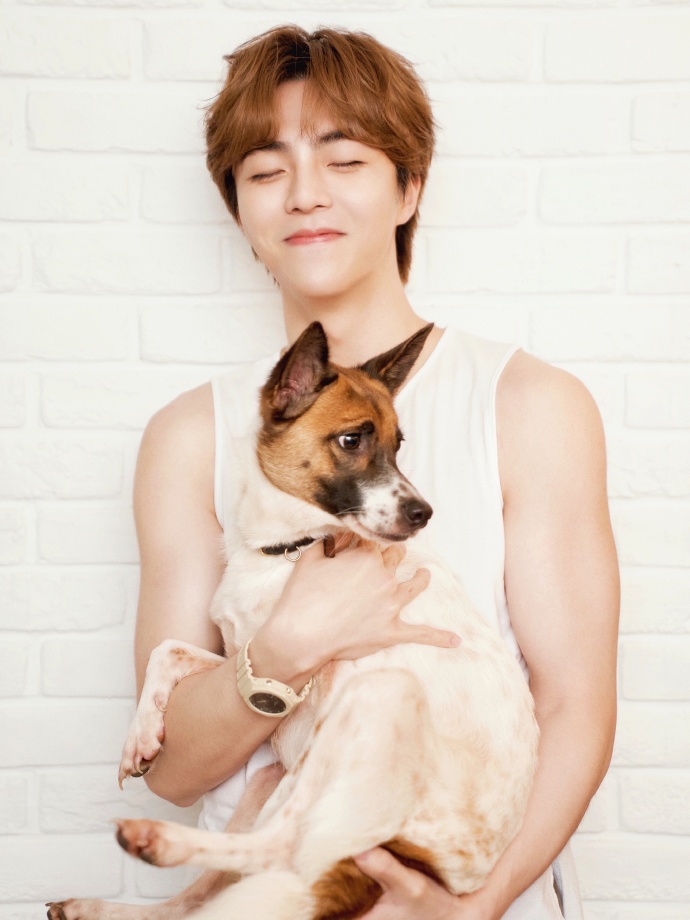 组图：《偶像练习生》决赛四周年陈立农黄明昊林彦俊等发文纪念