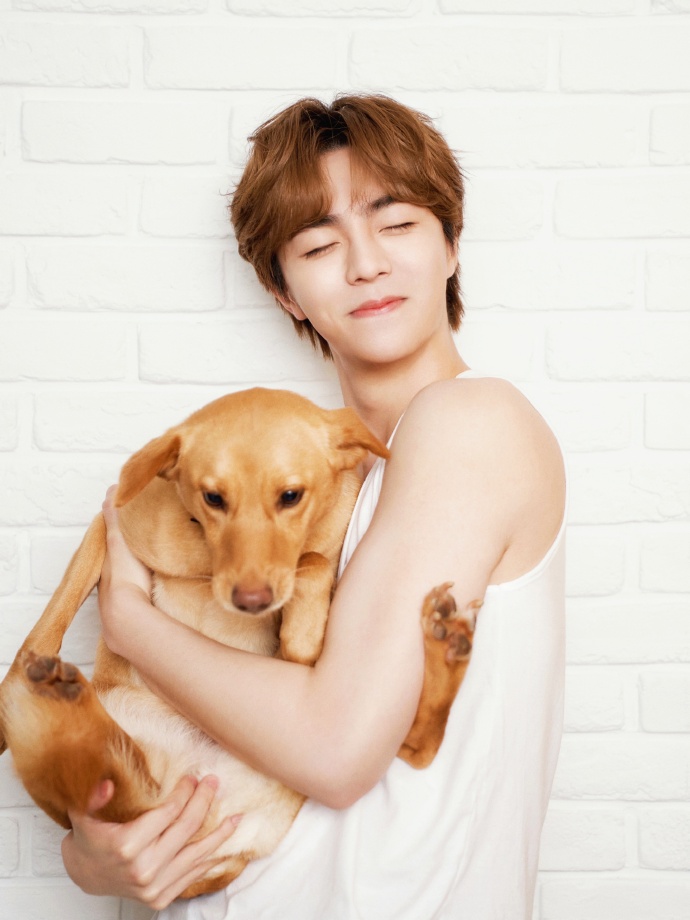 组图：《偶像练习生》决赛四周年陈立农黄明昊林彦俊等发文纪念