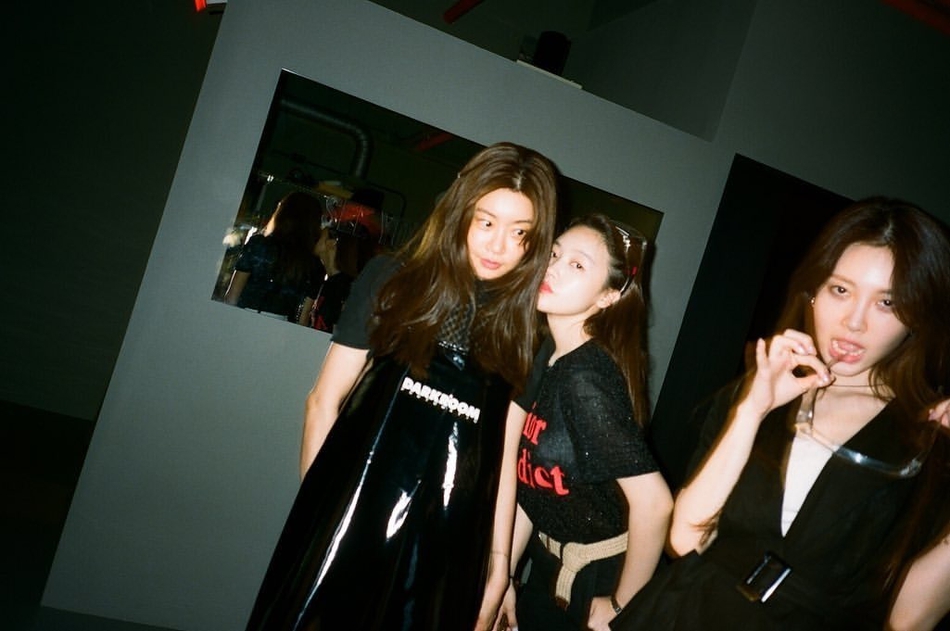 组图：Girlsday出道10周年合影 成员们美貌依旧不输10年前