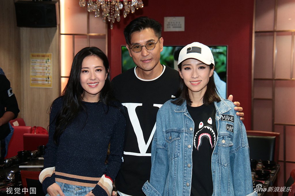 组图:tvb新剧《唐人街》杀青 唐诗咏姚子羚陈展鹏同框笑容灿烂