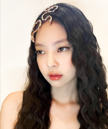 組圖：BLACKPINK萬聖節造型Jennie變美杜莎Lisa扮木偶人
