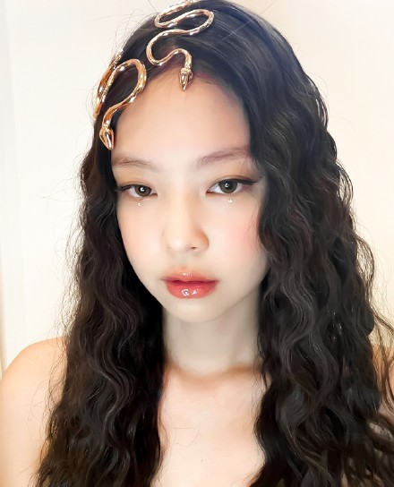 組圖：BLACKPINK萬聖節造型Jennie變美杜莎Lisa扮木偶人