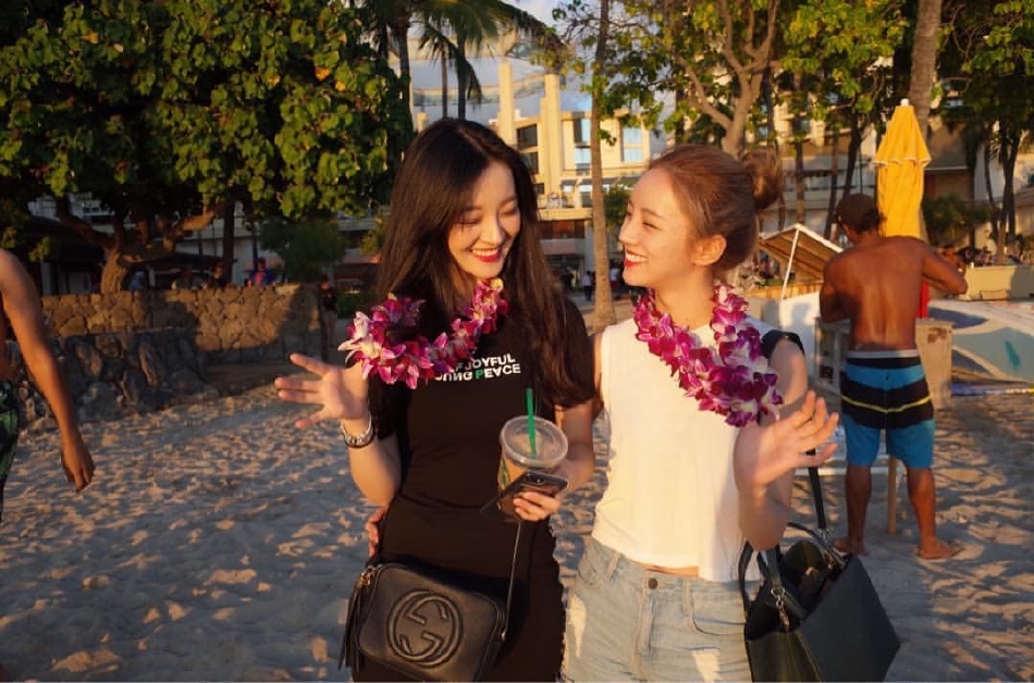 组图：惠利亲妹妹与BLACKPINK成员们合照 高颜值引热议