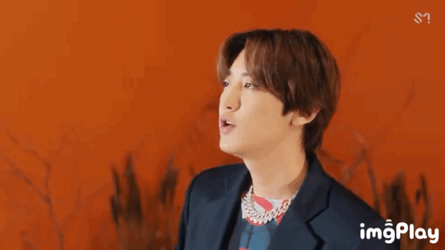 组图：朴灿烈与李遐怡合作新曲MV公开 脸蛋圆圆略发福