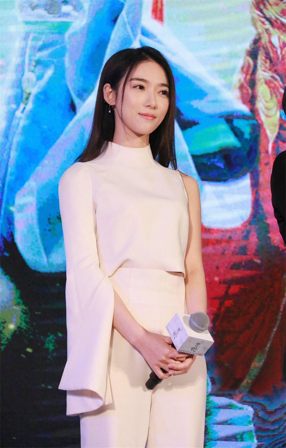 组图:《思美人》办发布会 马可易烊千玺比赛投箭