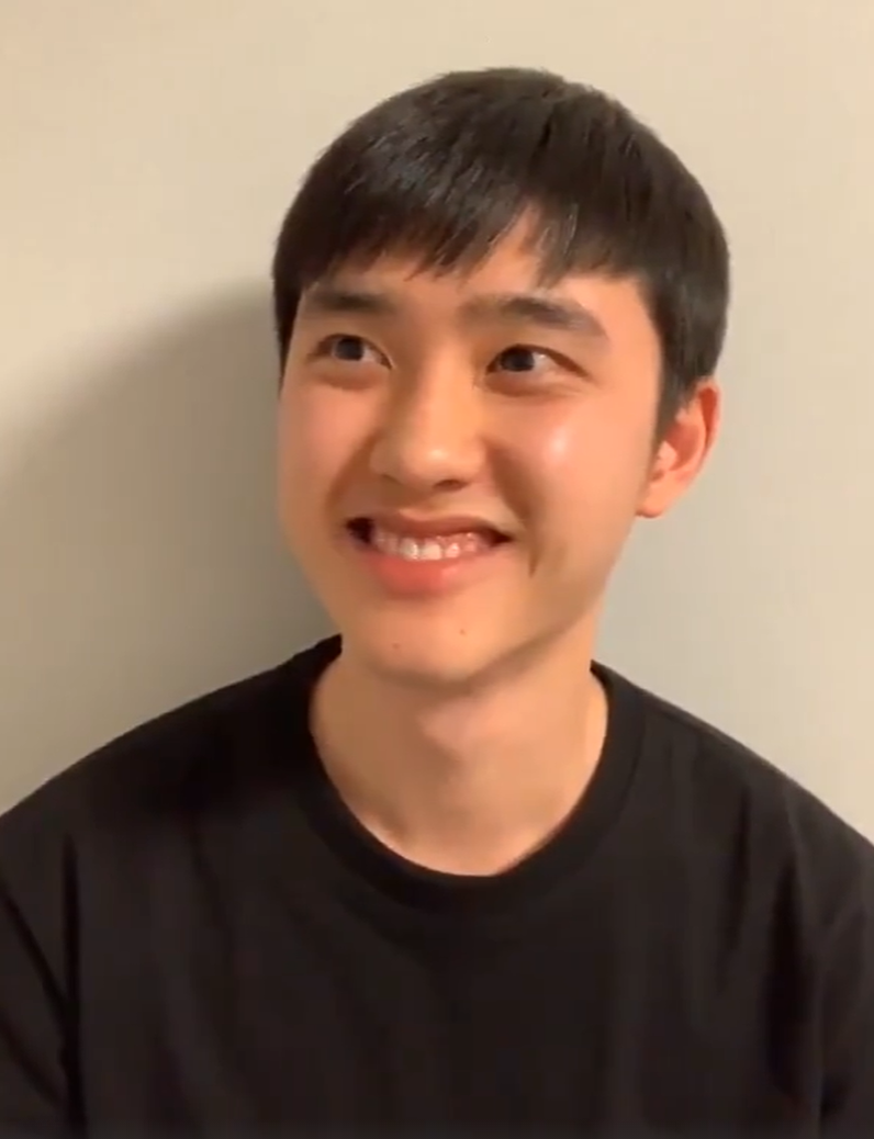 組圖：都暻秀退伍後首露面素顏狀態好 透露正在準備專輯中