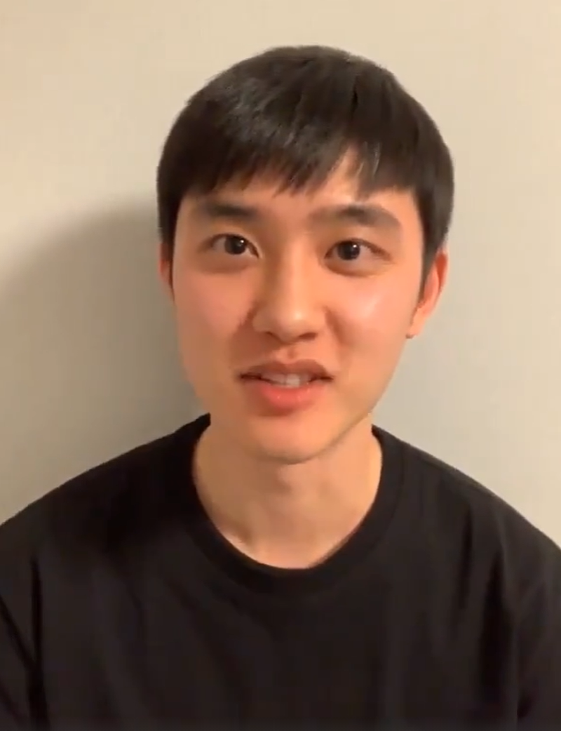 組圖：都暻秀退伍後首露面素顏狀態好 透露正在準備專輯中