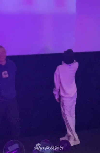 组图：孟美岐《我心飞扬》放映会听到粉丝应援口号转身落泪第5张图片