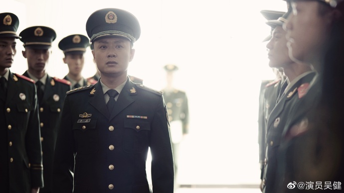 组图：吴健晒照告别《特战荣耀》杨洋发长文感谢“连长”