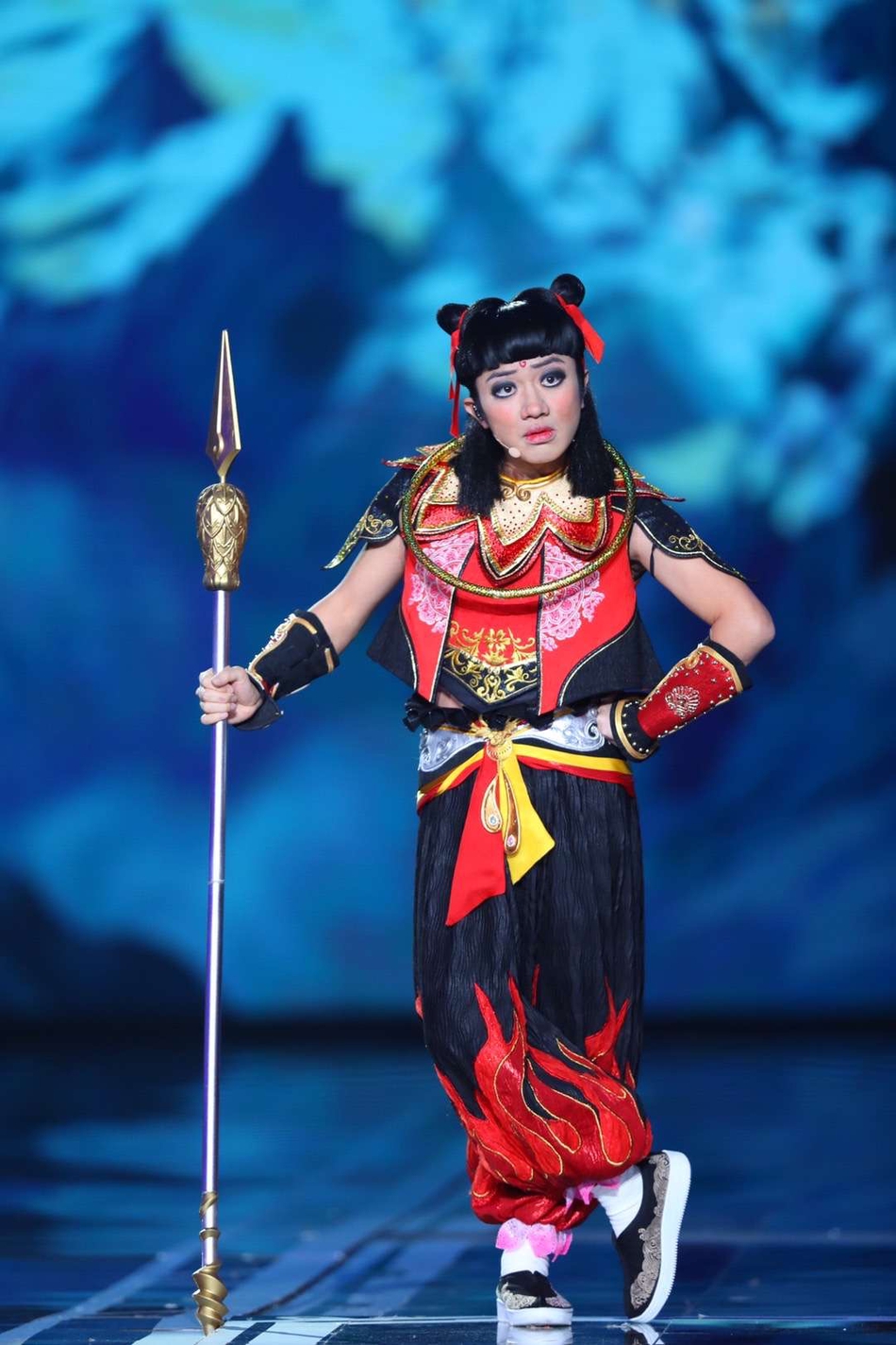 组图:王祖蓝搞怪cosplay哪吒 网友大呼:太像了