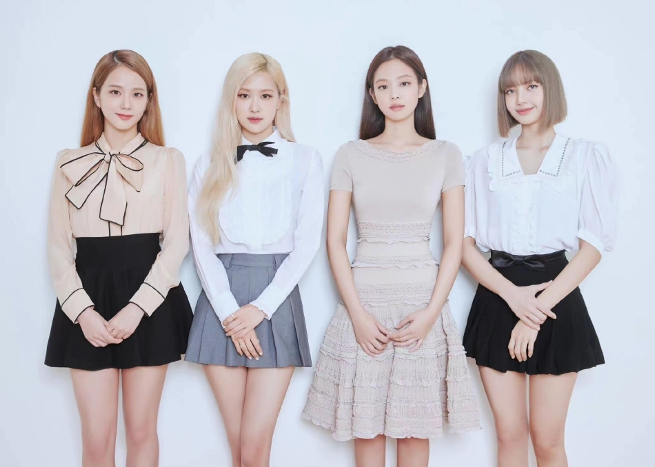 組圖：Lisa晒BLACKPINK合照慶出道六週年 發文表白成員