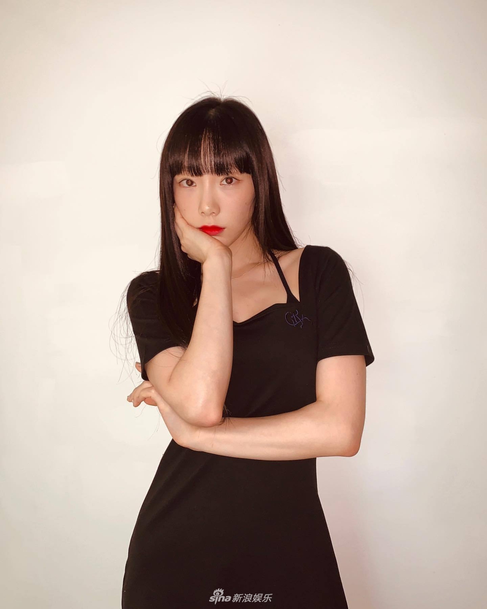組圖：Tiffany生日趴少女時代成員為姐妹慶生 全體黑色小禮服