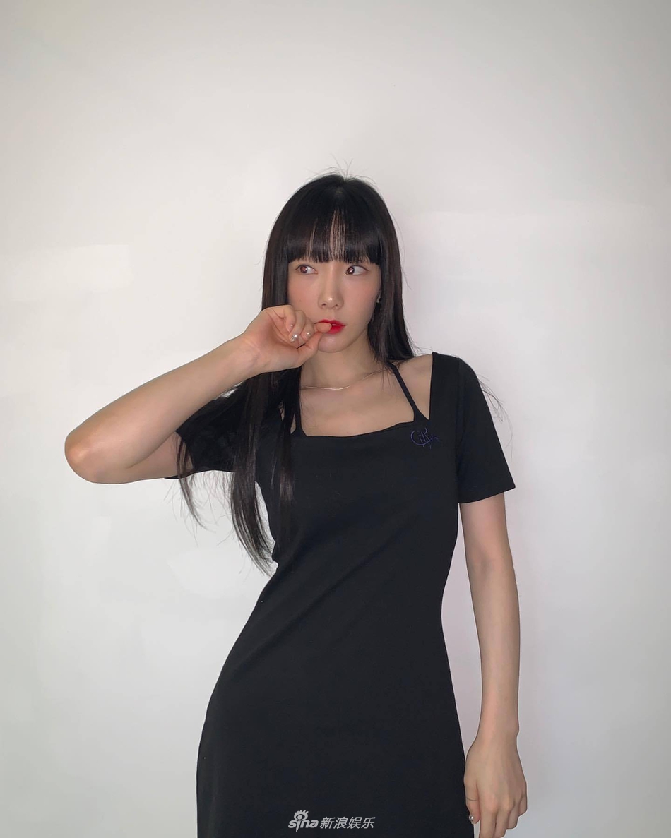 組圖：Tiffany生日趴少女時代成員為姐妹慶生 全體黑色小禮服
