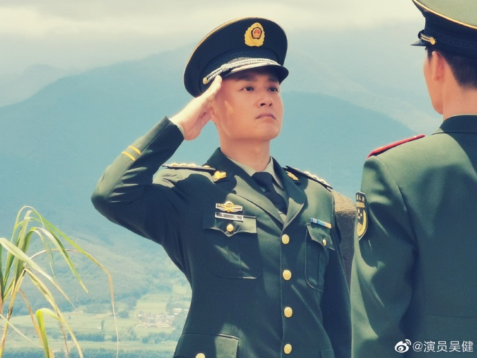 组图：吴健晒照告别《特战荣耀》杨洋发长文感谢“连长”