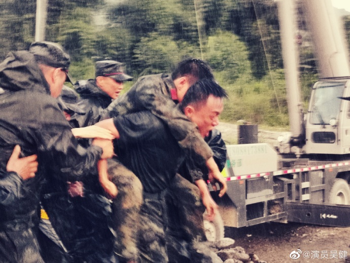 组图：吴健晒照告别《特战荣耀》杨洋发长文感谢“连长”