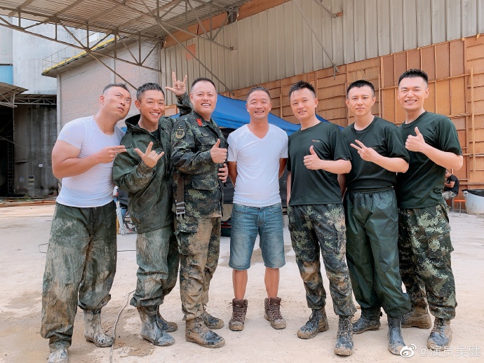 组图：吴健晒照告别《特战荣耀》杨洋发长文感谢“连长”第5张图片