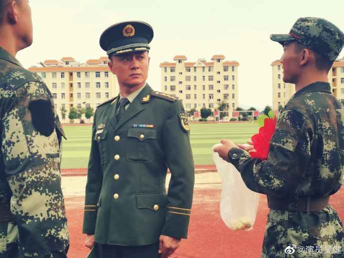 组图：吴健晒照告别《特战荣耀》杨洋发长文感谢“连长”