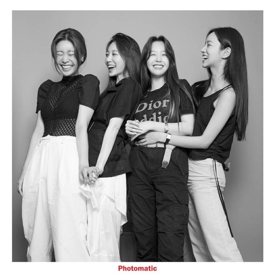 组图：Girlsday出道10周年合影 成员们美貌依旧不输10年前