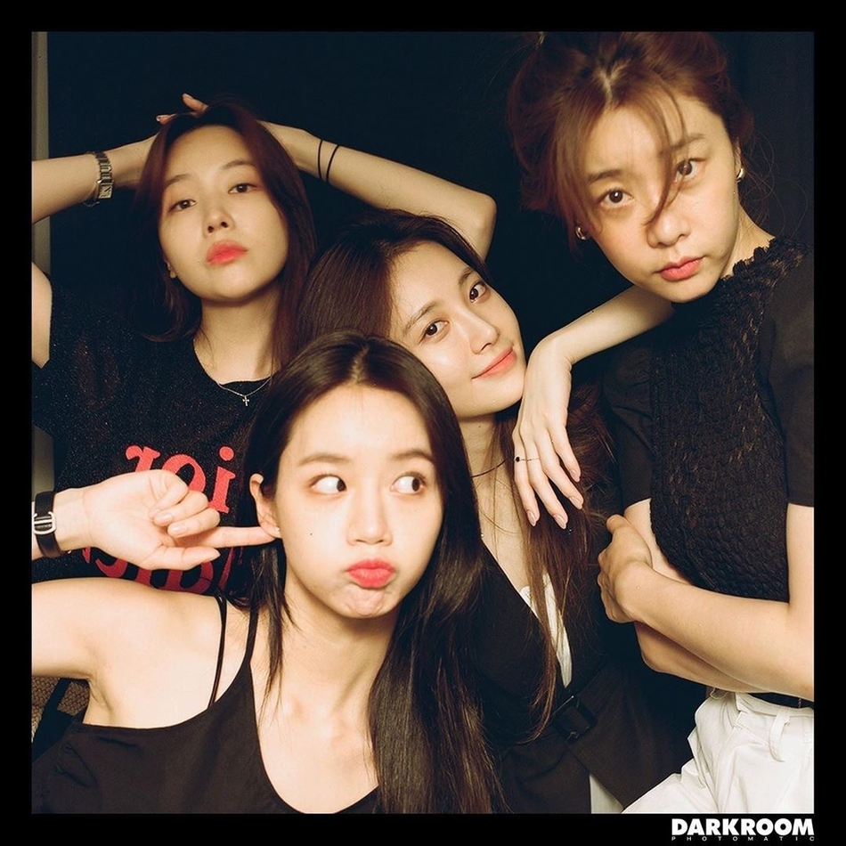 组图：Girlsday出道10周年合影 成员们美貌依旧不输10年前