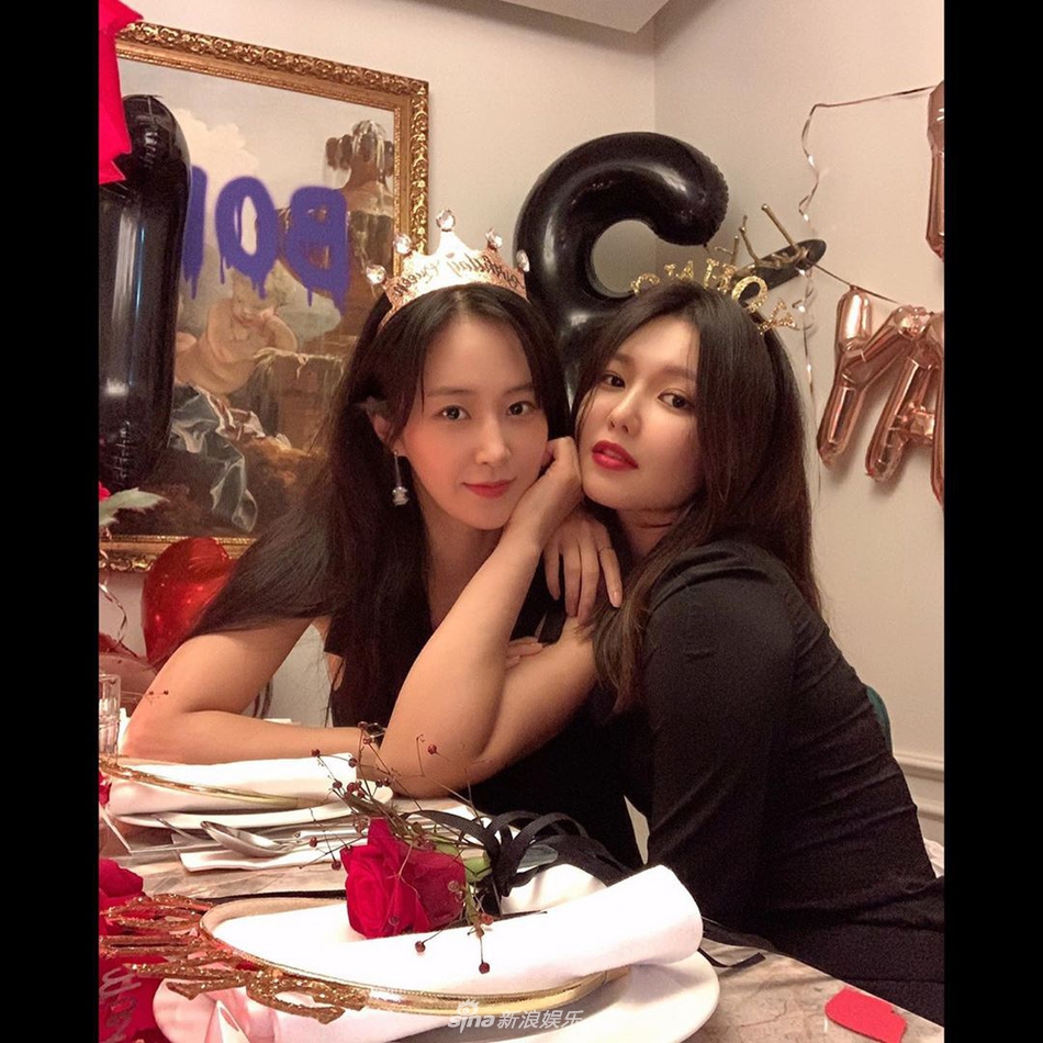 組圖：Tiffany生日趴少女時代成員為姐妹慶生 全體黑色小禮服