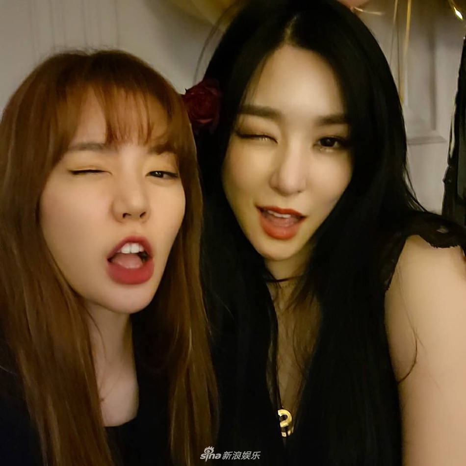 組圖：Tiffany生日趴少女時代成員為姐妹慶生 全體黑色小禮服