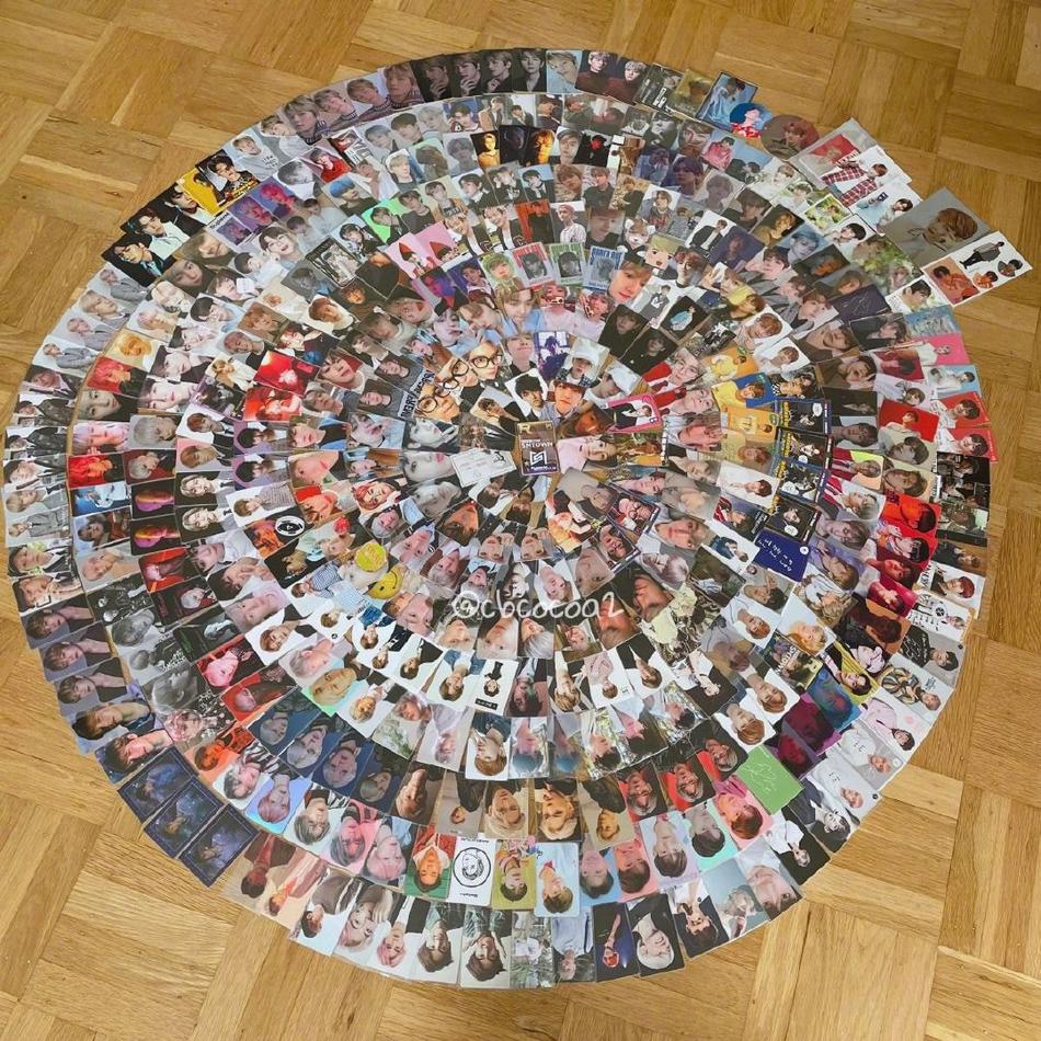 组图：粉丝晒海量周边称其“伯贤召唤魔物”吸引本尊翻牌