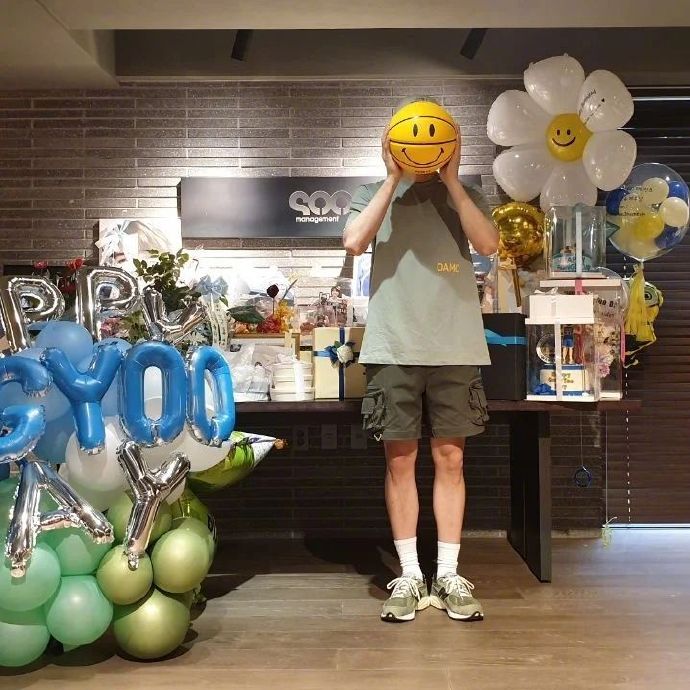 組圖：偶吧生快！孔劉43歲慶生照曝光 帶棒球帽打扮休閒