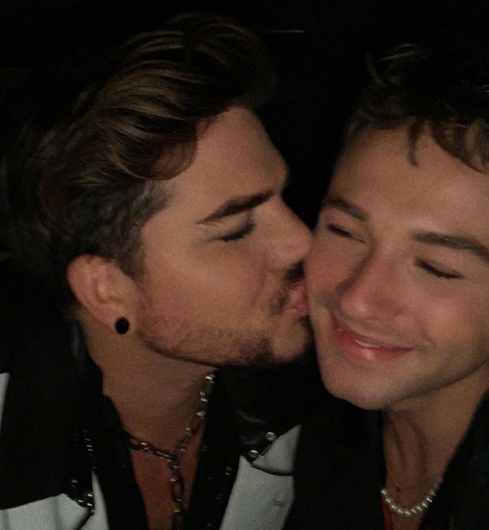 1 / 3 新浪娱乐讯 亚当·兰伯特(adam lambert)在ig首次晒出与新男友