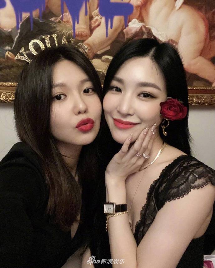 組圖：Tiffany生日趴少女時代成員為姐妹慶生 全體黑色小禮服