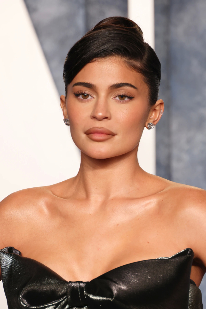 组图:金小妹kyliejenner大方回应做丰唇 是自己做过最好的事