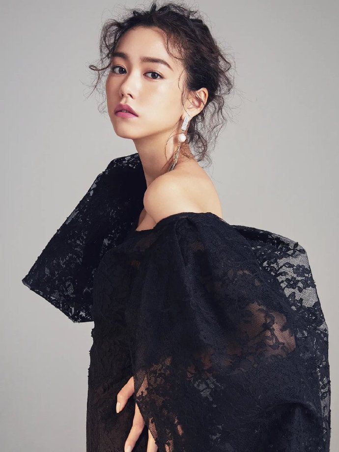 组图:桐谷美玲造型摩登 展现百变唇色