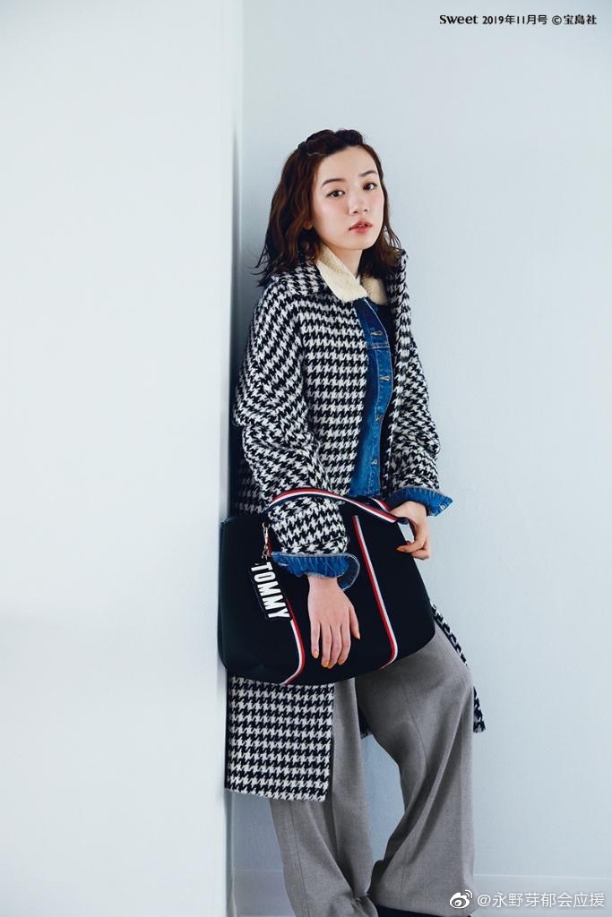 组图永野芽郁拍摄杂志内页换多套造型时尚俏皮