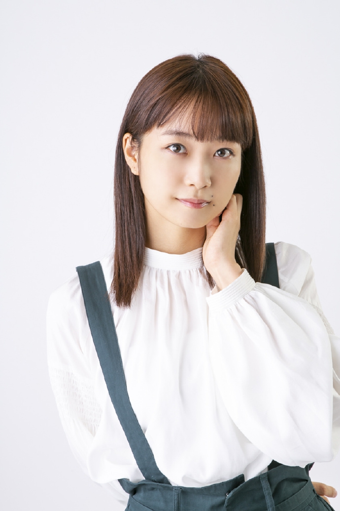 组图:深川麻衣拍摄写真照片 背带长裙搭配白衬衫清纯动人_高清图集