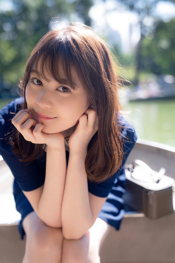 组图:生田绘梨花写真集销量喜人 长相甜美身材好