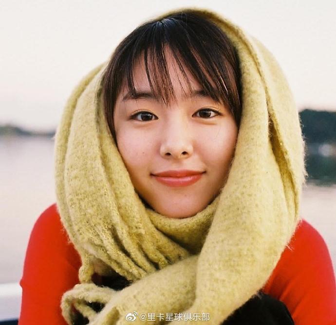 组图唐田英里佳一组美照曝光头顶秋日落叶俏皮可爱