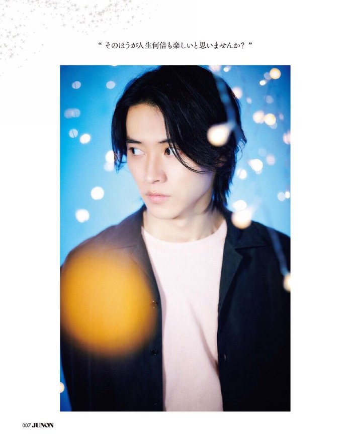 组图:山崎贤人拍摄杂志写真 身穿休闲西装慵懒帅气