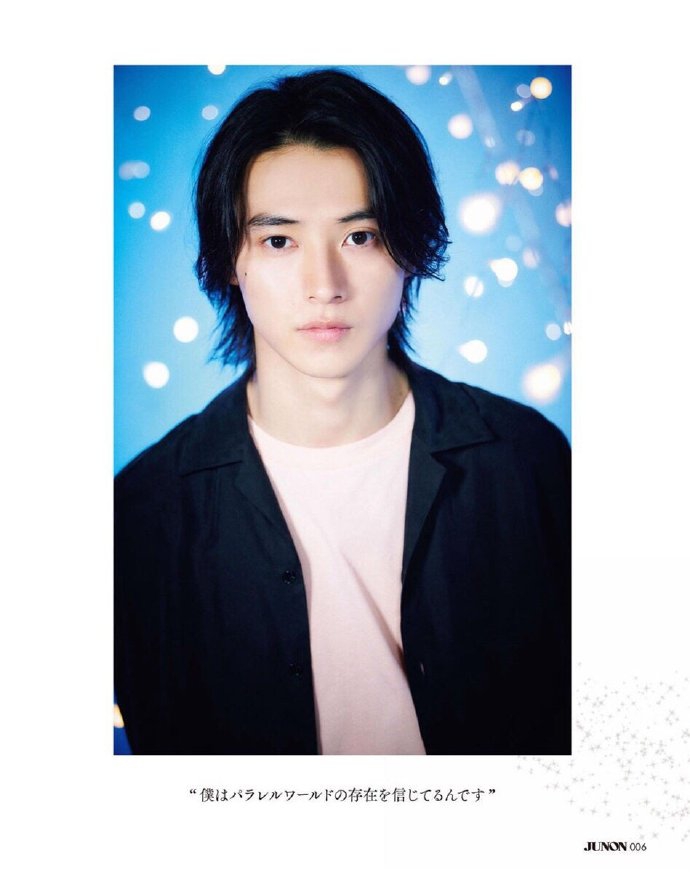 组图:山崎贤人拍摄杂志写真 身穿休闲西装慵懒帅气