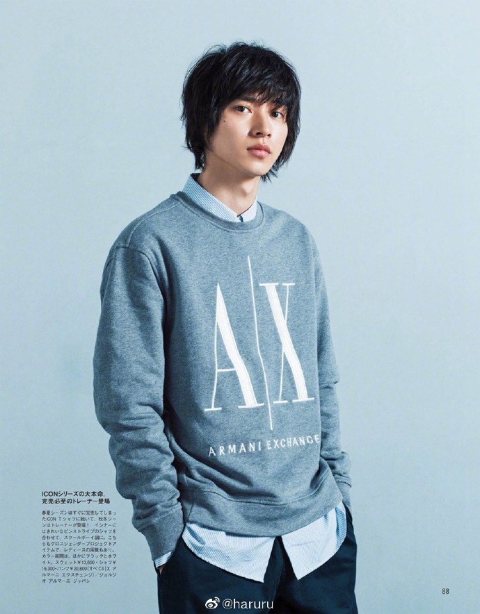 组图:山崎贤人拍摄时尚杂志 换多套造型演绎复古风