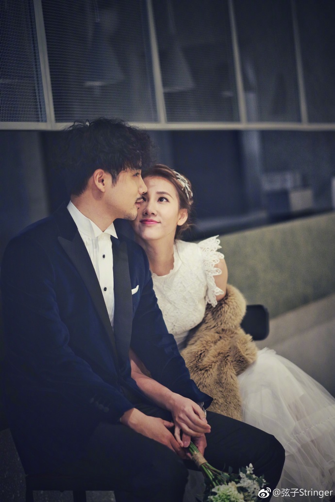 组图:弦子晒和李茂照片庆祝七夕 两人搞怪自拍超甜蜜