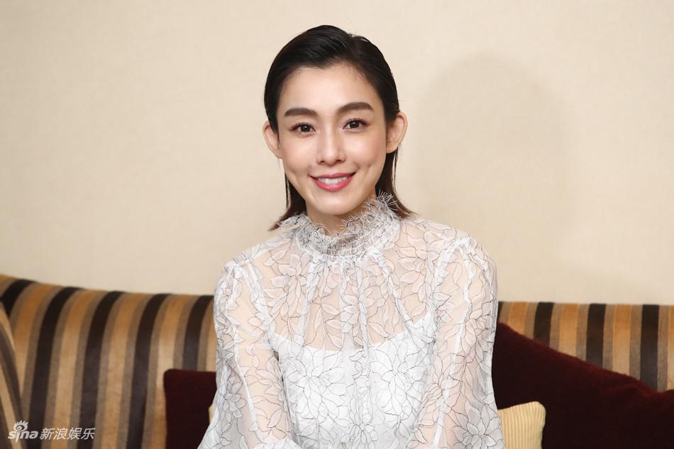 新浪娱乐讯 战胜产后焦虑的范玮琪换了利落短发,依然挂着亲和感十足的