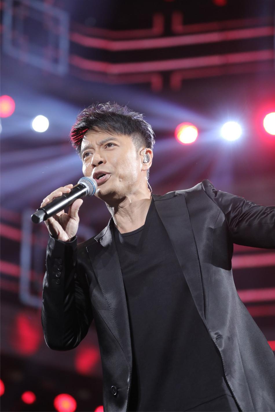 张杰张靓颖获东方风云榜最佳歌手 周笔畅显高情商