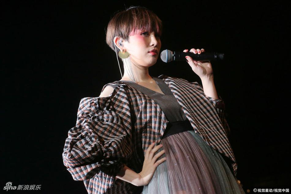 魏如萱笑言不敢邀谢霆锋当嘉宾 积极减肥露肉.图_高清图集_新浪网