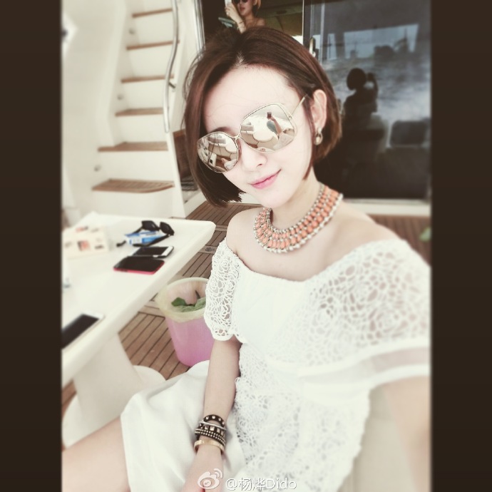 好声音张玮宣布结婚 94年妻子私照甜美可人