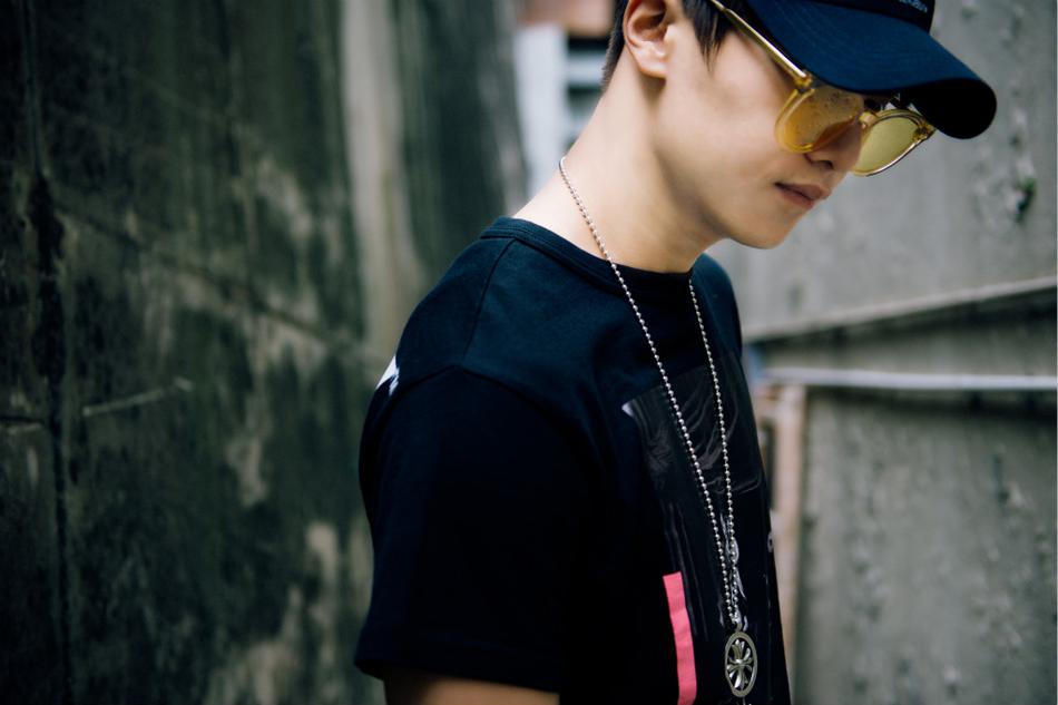 组图:李聪最新街拍曝光 简单黑衣搭配展多面魅力_高清图集_新浪网