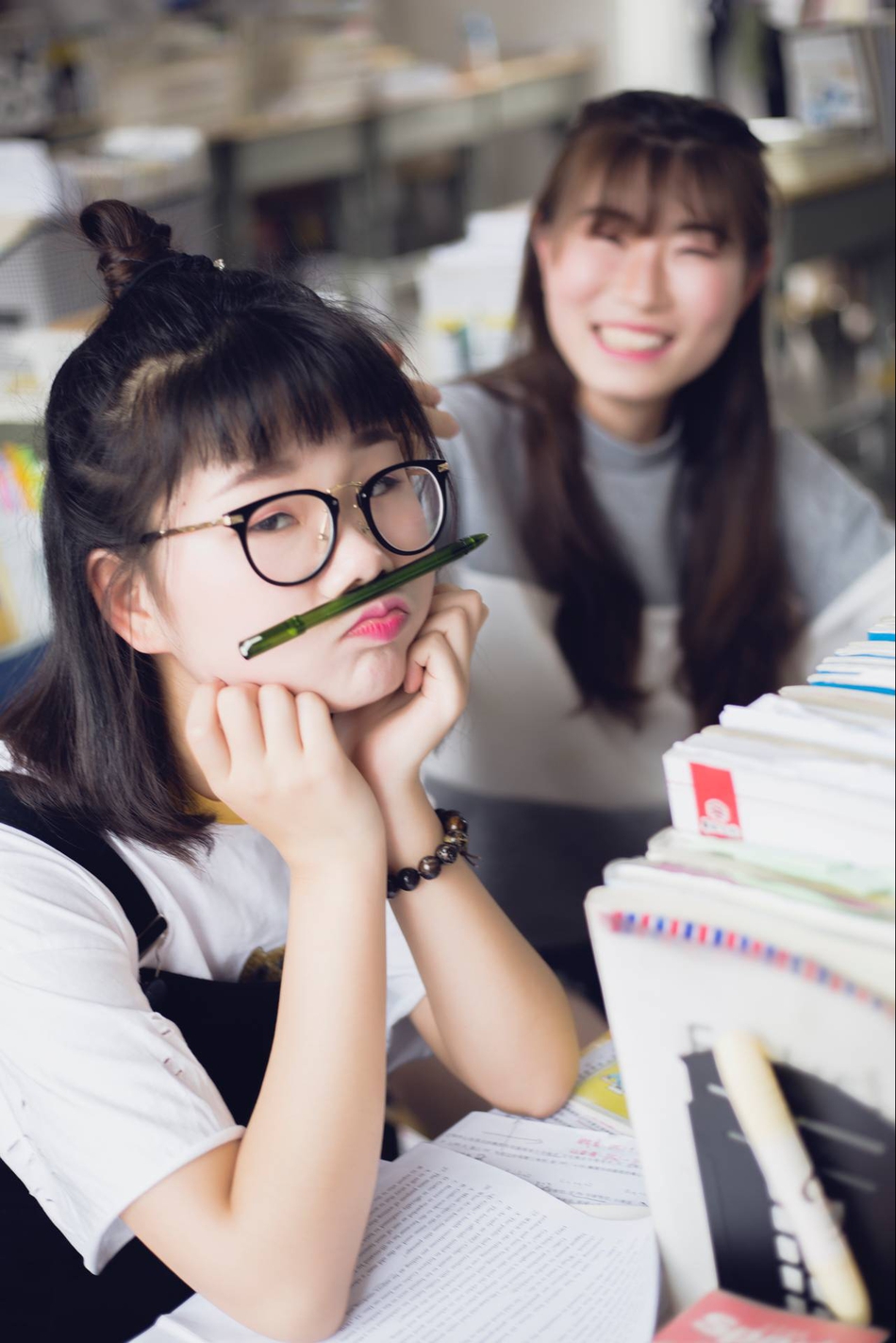 组图:sunshine组合六一写真曝光 成员展纯真笑容