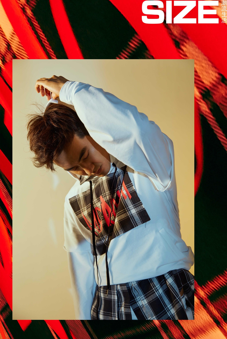 组图:于湉多造型变俊冷男神 眉宇间展眼神杀