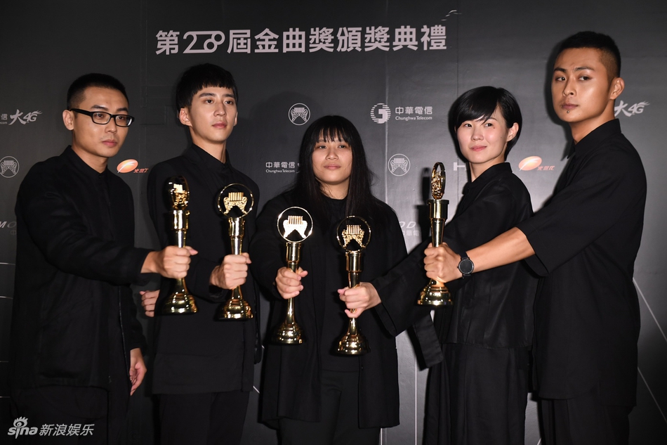 第28届金曲奖在台北小巨蛋举行.图片为草东没有派对获最佳新人奖.